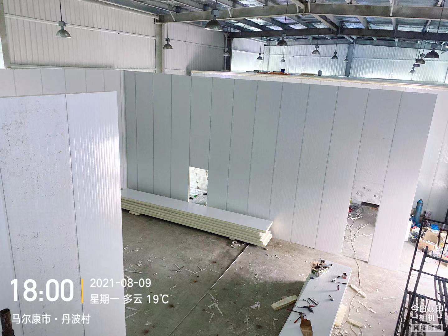 圖為正在拼庫板