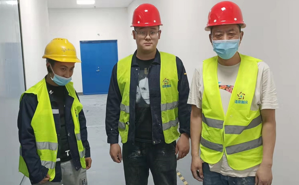 圖為瀘州瀘縣醫藥冷庫浩爽工人施工合影