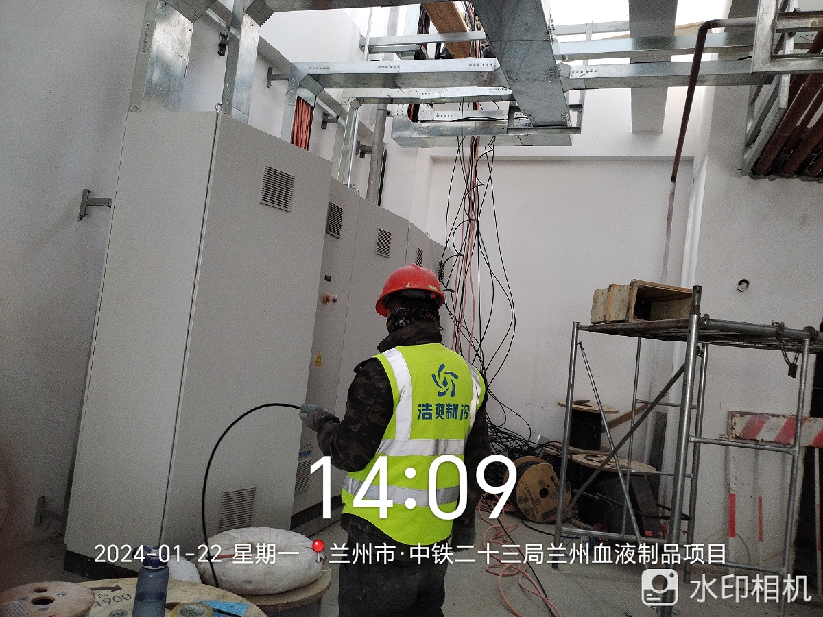 圖為浩爽工人正在放線